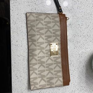 Wrist wallet/clutch